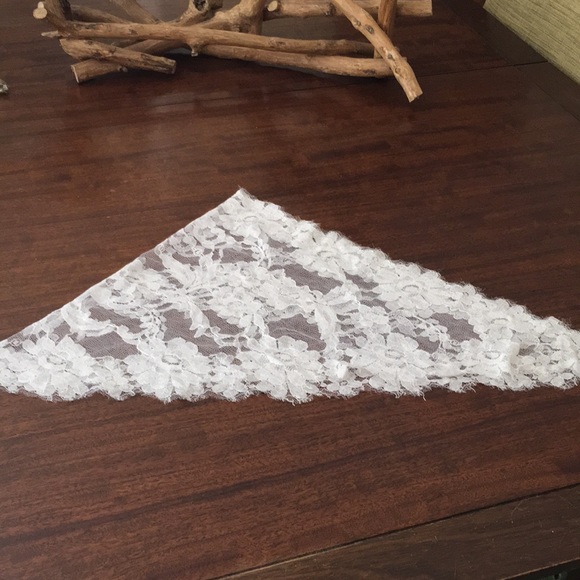 White Lace Collar - Picture 3 of 3